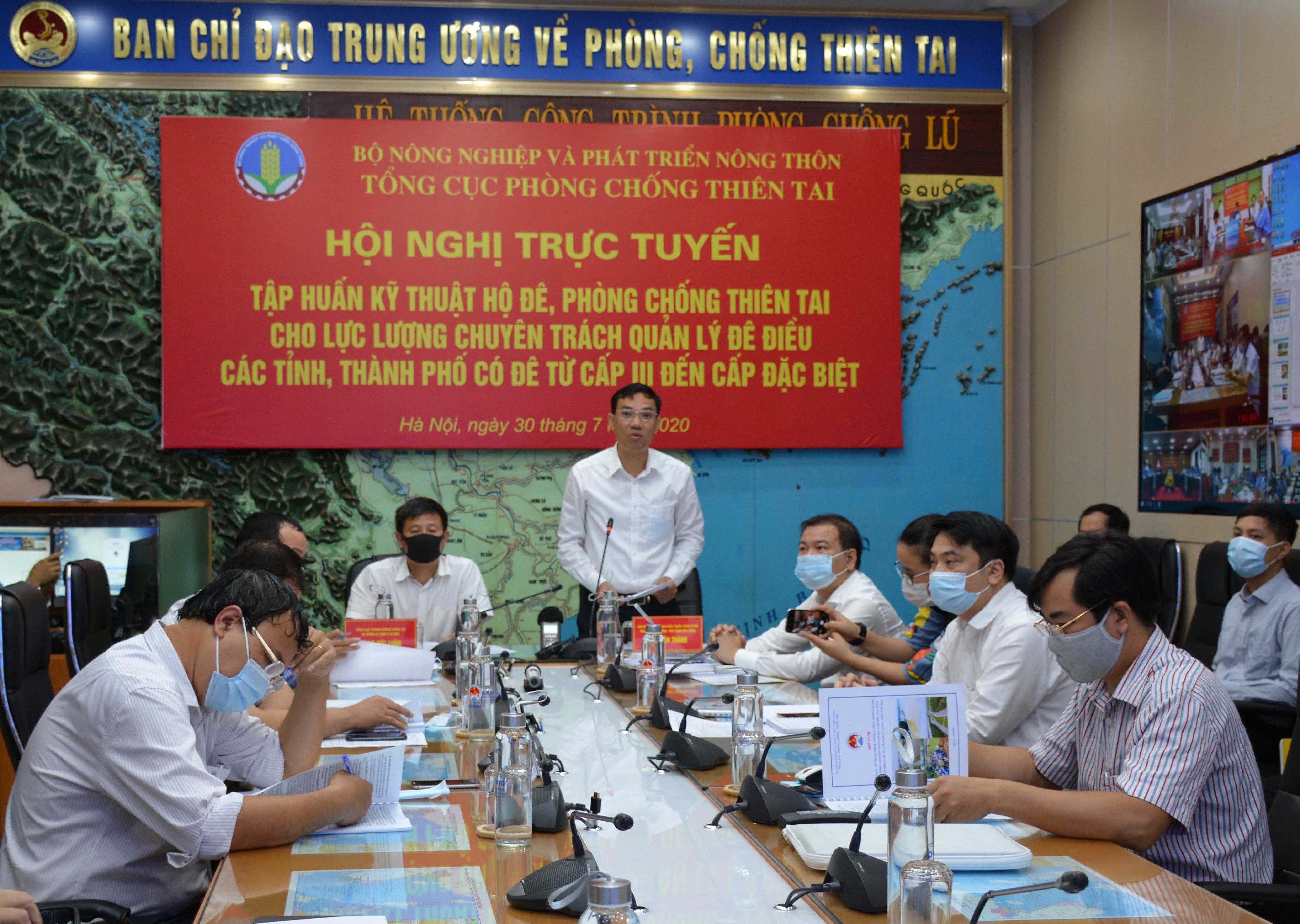 Trang bị kiến thức, kỹ năng cho cán bộ địa phương về xử lý sự cố đê điều